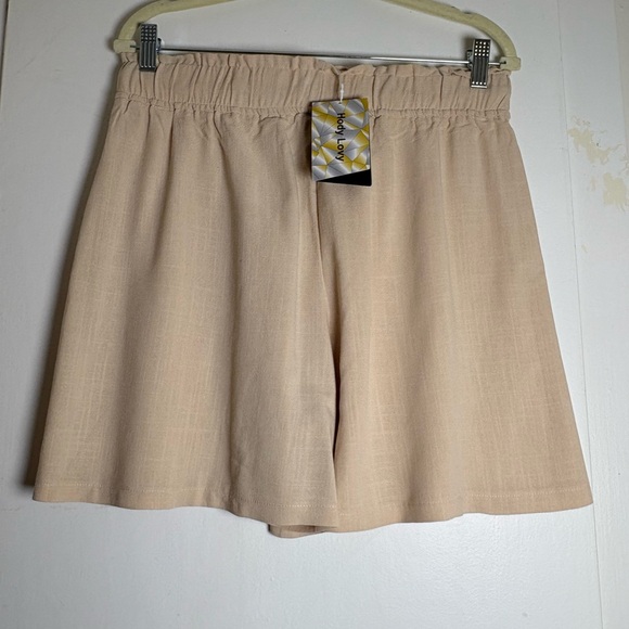 NWT Women's Tan Shorts Size L - 5” Inseam - Picture 3 of 10